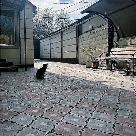 فندق Fam_House بيشكيك المظهر الخارجي الصورة