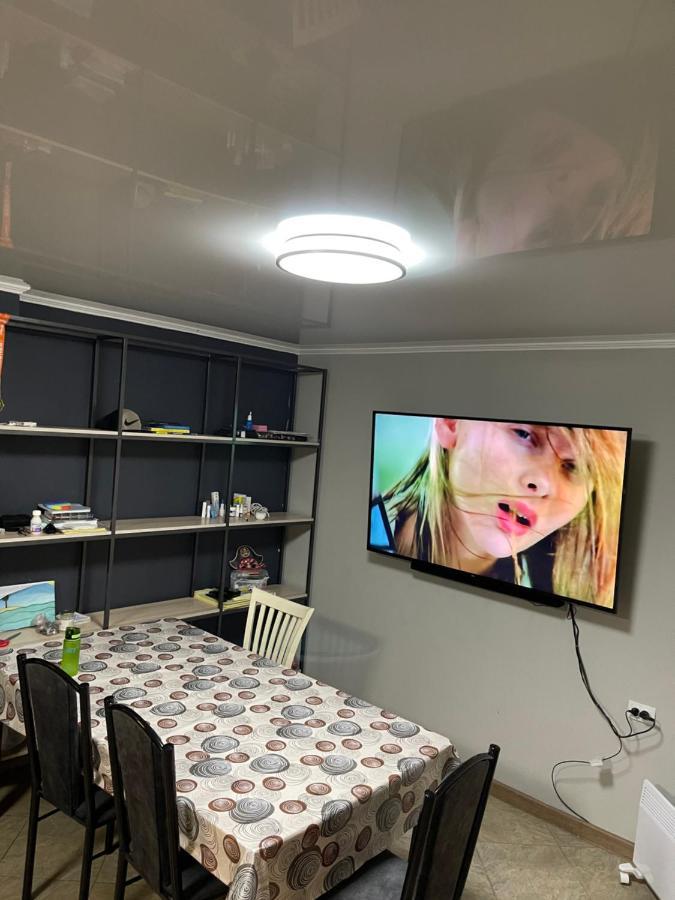 فندق Fam_House بيشكيك المظهر الخارجي الصورة