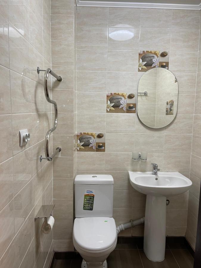 فندق Fam_House بيشكيك المظهر الخارجي الصورة