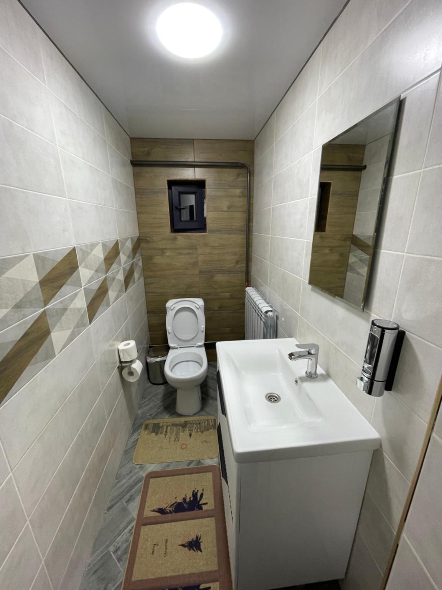 فندق Fam_House بيشكيك المظهر الخارجي الصورة